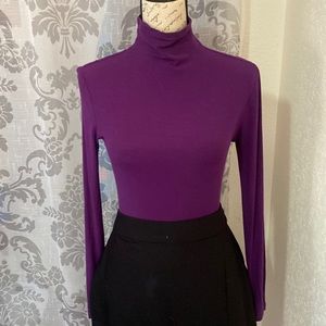 Womens Turleneck - Size Small